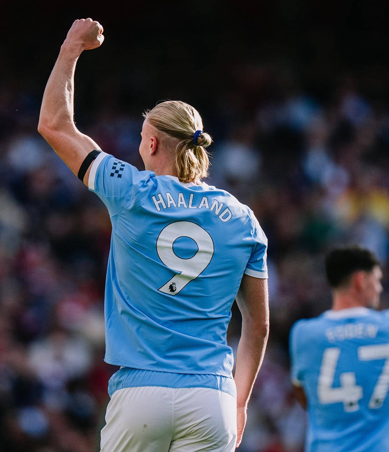 曼城完胜巴萨,卡塞米罗带队取胜 曼城完胜巴萨,卡塞米罗带队取胜