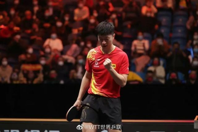 -波兰队鏖战英格兰队，马龙点燃赛场