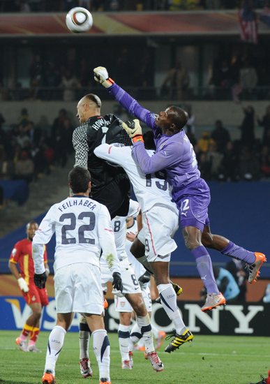 乌拉圭巅峰对决胜出喀麦隆，凯恩对手完全无解